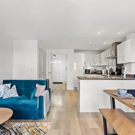 Nyaraló Urban Oasis Luxe In Bris - Sleeps 14 - Parking - Free Wifi - Garden Bristol
