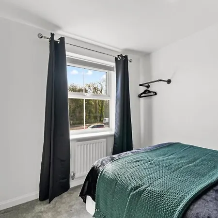 بيت للعطل Urban Oasis Luxe In Bris - Sleeps 14 - Parking - Free Wifi - Garden *