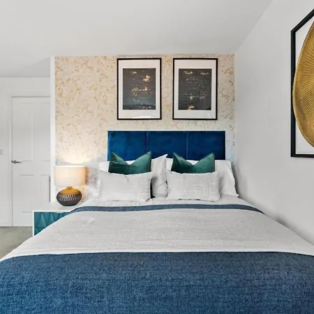 Urban Oasis Luxe In Bris - Sleeps 14 - Parking - Free Wifi - Garden * Bristol