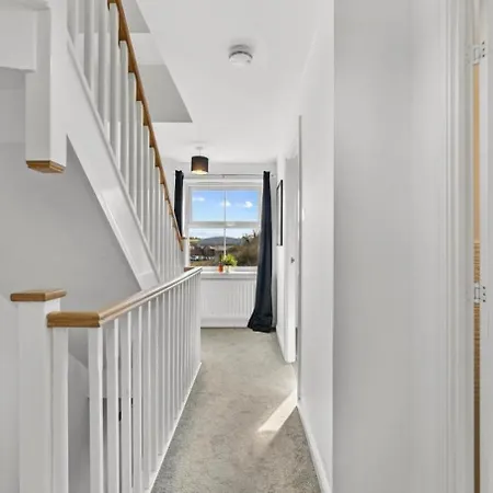 Urban Oasis Luxe In Bris - Sleeps 14 - Parking - Free Wifi - Garden Nyaraló