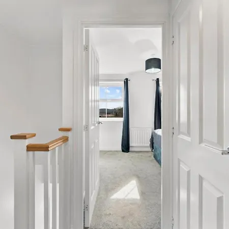 Urban Oasis Luxe In Bris - Sleeps 14 - Parking - Free Wifi - Garden Nyaraló