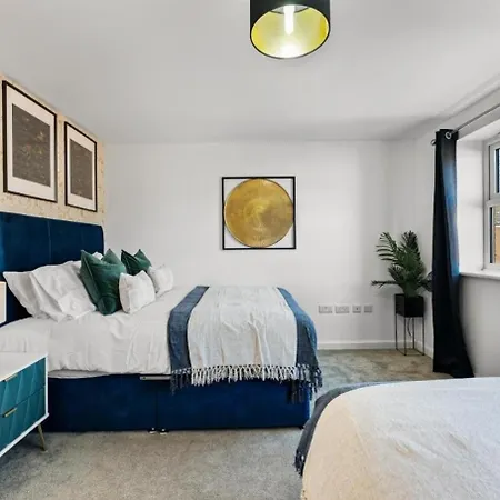 Urban Oasis Luxe In Bris - Sleeps 14 - Parking - Free Wifi - Garden Nyaraló *