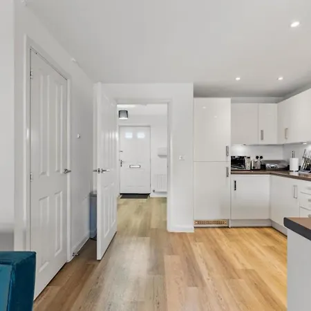 Urban Oasis Luxe In Bris - Sleeps 14 - Parking - Free Wifi - Garden Vakantiehuis *