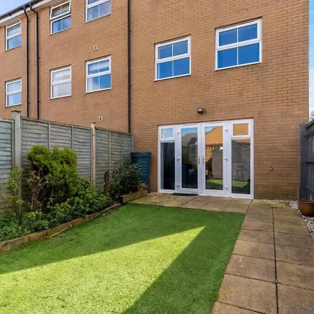 Urban Oasis Luxe In Bris - Sleeps 14 - Parking - Free Wifi - Garden Bristol