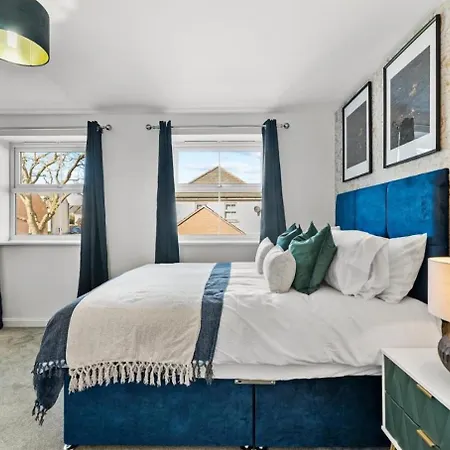 Urban Oasis Luxe In Bris - Sleeps 14 - Parking - Free Wifi - Garden Bristol