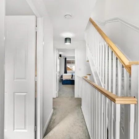 Vakantiehuis Urban Oasis Luxe In Bris - Sleeps 14 - Parking - Free Wifi - Garden