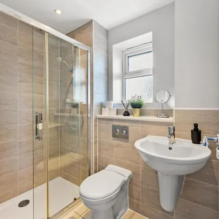 Urban Oasis Luxe In Bris - Sleeps 14 - Parking - Free Wifi - Garden * Bristol