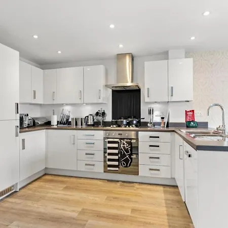 Urban Oasis Luxe In Bris - Sleeps 14 - Parking - Free Wifi - Garden Bristol