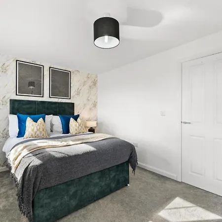Urban Oasis Luxe In Bris - Sleeps 14 - Parking - Free Wifi - Garden