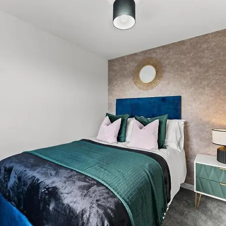 Urban Oasis Luxe In Bris - Sleeps 14 - Parking - Free Wifi - Garden Bristol