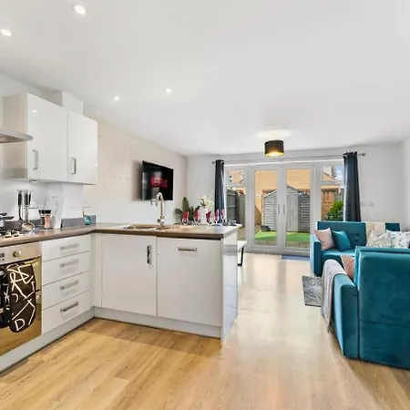 Urban Oasis Luxe In Bris - Sleeps 14 - Parking - Free Wifi - Garden Vakantiehuis *